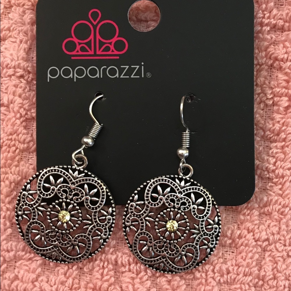 Paparazzi dangle earrings